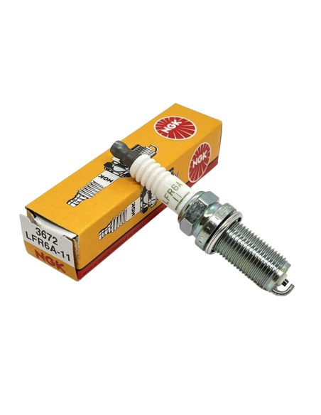 Candela NGK LFR6A-11 per motore fuoribordo Yamaha